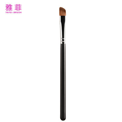 A47 Oblique Fluffy Angled Eyeshadow Brush z Sable Tail Mixed Synthetic Hair