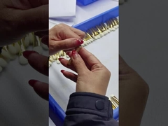 Syntetyczna czapka do włosów, ukrywająca plamy, dostosowana do potrzeb.