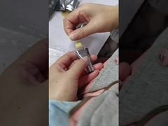 Syntetyczna czapka do włosów, ukrywająca plamy, dostosowana do potrzeb.